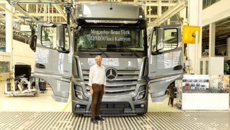 Mercedes-Benz Türk 320 bininci kamyonunu üretti