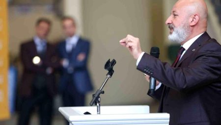 Başkan Çolakbayrakdar: “Belediyede her bir çalışanın sendikası Ahmet Çolakbayrakdar’dır”