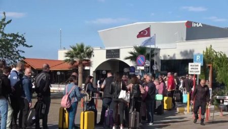 Tatilciler 19 Mayıs’ta Midilli’ye akın etti